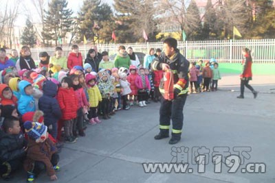 幼兒園小朋友體驗火災逃生